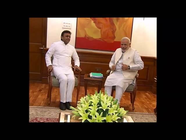 Shri Narendra Modi meets UP CM Akhilesh Yadav