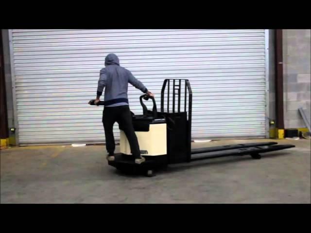 CROWN PE SERIES 8000LBS  CAPACITY ELECTRIC PALLET JACK 1