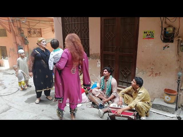 Pakistan street music talent & khusra fun ....