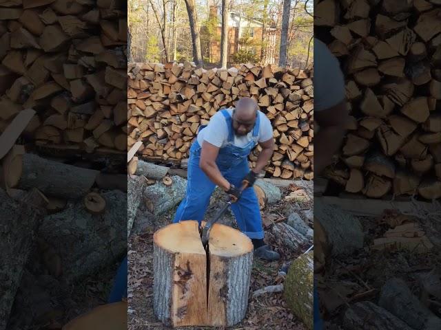 Splitting Red Oak By Hand For Firewood  - Fiskars x27 Splitting Axe.