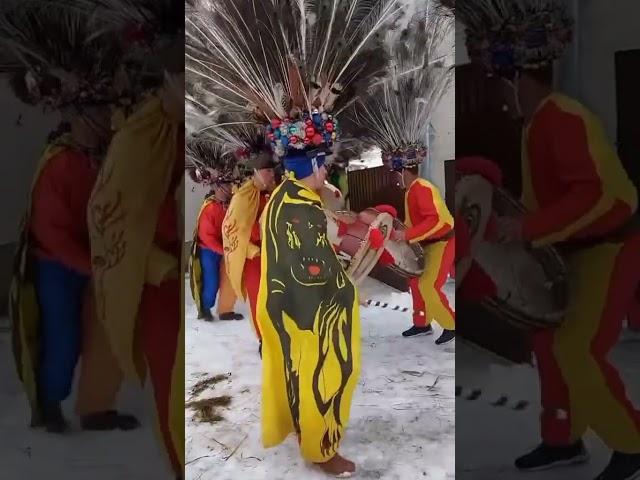 Ченгітлове-ЧенгітлуЦе Буковина Румунія,на кодоні з Україною,так святкують Різдво румуни