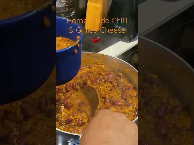 It's Chili Time #mamascooking #simplebutdelicious #cooking #trending #chilli #grilledcheese #food