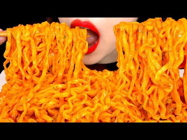 ASMR SPICY CARBO FIRE NOODLES 까르보불닭볶음면 먹방 MUKBANG EATING SOUNDS 咀嚼音 | ZOEY ASMR