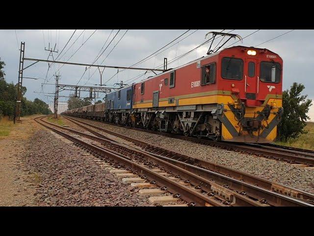 Transnet/Spoornet class 10E locomotives heading towards Heidelberg at Driemanskap station