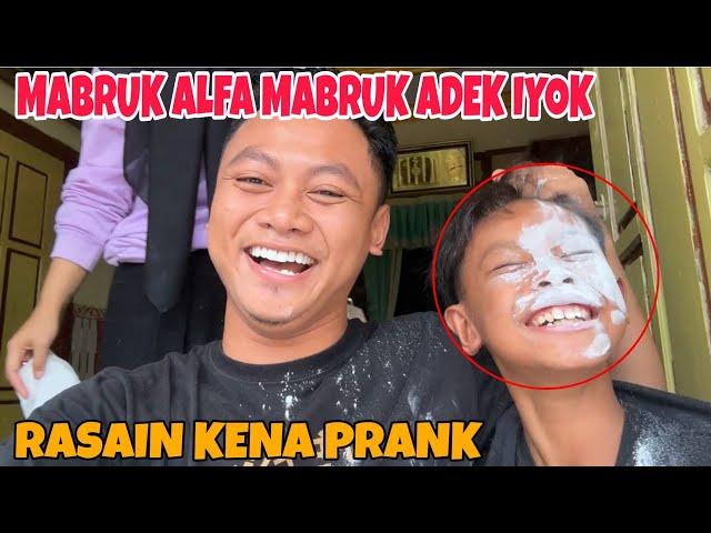 ADEK IYOK HABIS ULANG TAHUN MARI KITA PRANK DULU TERUS BELIKAN APA AJA YANG DIA MAU !