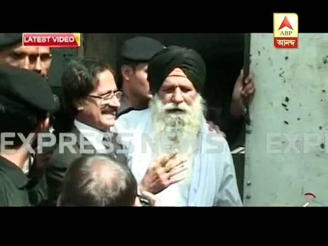 Surjeet Singh at the outside of pak jail