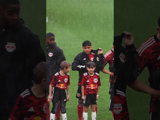 In the cold rain, the NY Red Bulls took off their coats & gave them to their mascots. So wholesome 