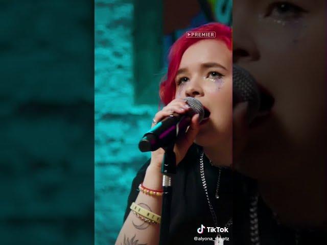 Алёна Швец - Портвейн. живое выступление. tiktok alyona_shvetz