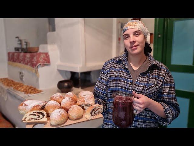 How a Woman Lives in a remote village in Ukraine! Cooking a amazing Pie!