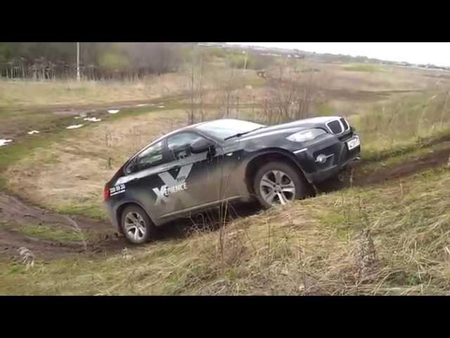 BMW X6 vs KIA Sportage uphill off road (Russia)