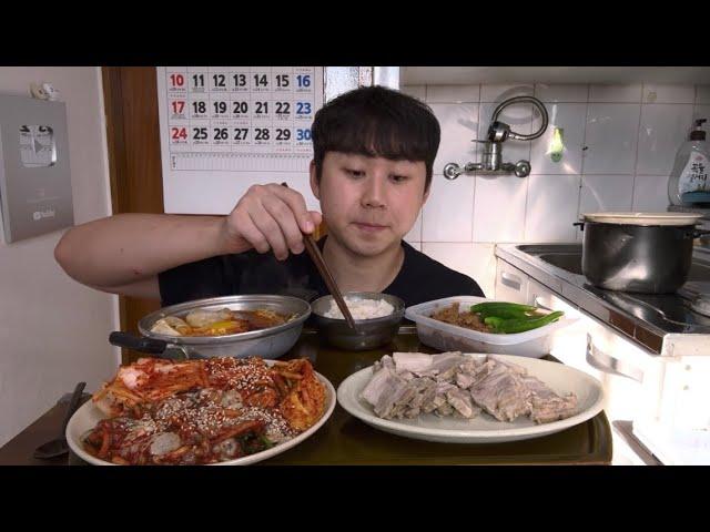 굴김치에 수육 제대로 땡초에 된장도 푹 찍고 만두라면까지입니다 굴 참 맛있구나 먹방MUKBANG