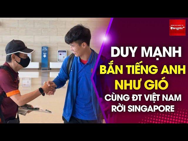 ĐT Việt Nam hồ hởi rời Singapore, Duy Mạnh nói tiếng Anh cực lưu loát với 1 CĐV 10 năm mới gặp lại