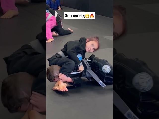 кто сильнее в борьбе мальчики или девочки?