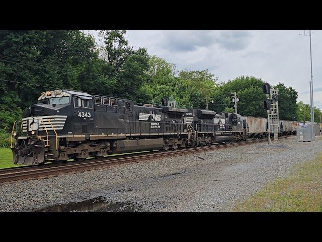Norfolk Southern freight trains at Lewistown, PA (05/25/2025)