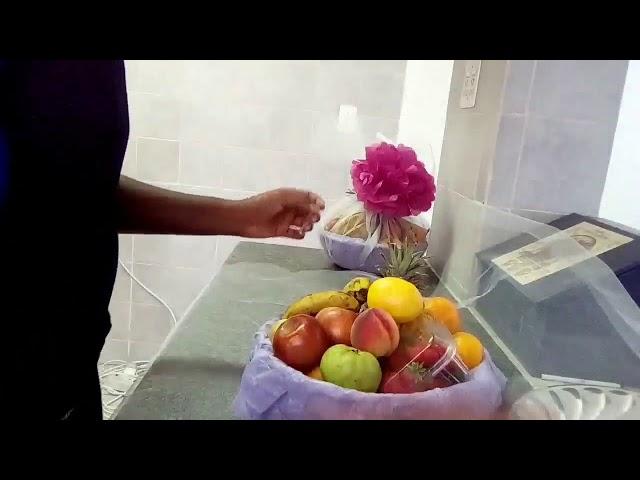 How to make an easy fruit basket gift hamper