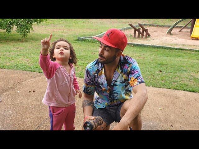 JUNINHO E SUA FILHA NO PARQUE EM GOIÂNIA  