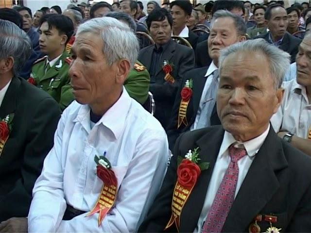 1 - Đảng đã cho ta mùa xuân