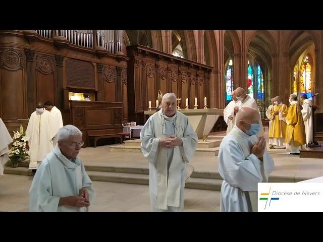 Procession à la fin de la messe chrismale