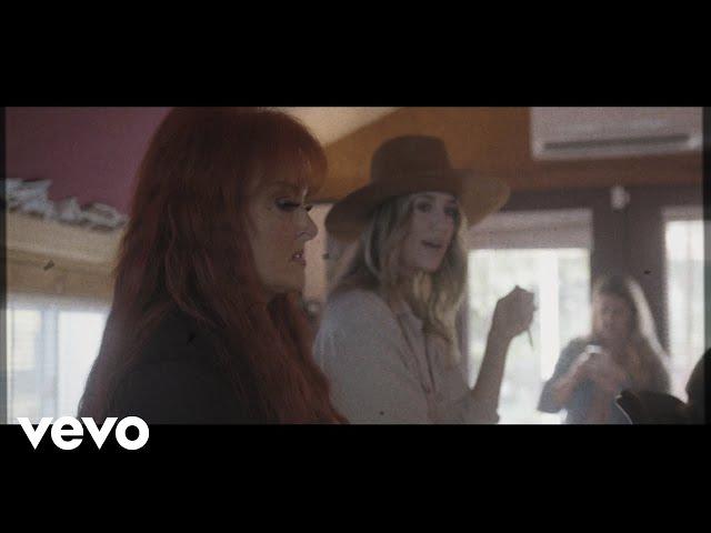 Wynonna - Refugee (In The Studio) ft. Lainey Wilson