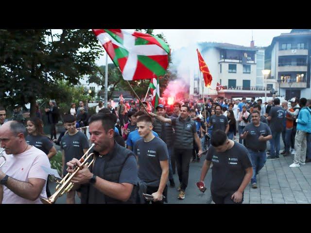 Zaldibia Herriarteko pilota finalean. Herritarren harrera