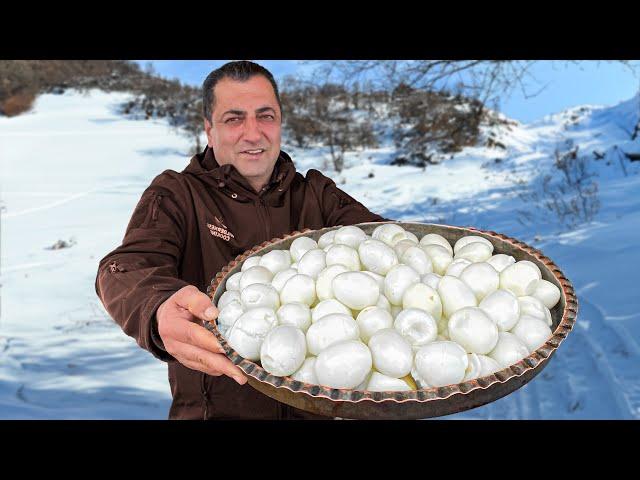 Chef Tavakkul Cooks His Famous Wild Omelette with Juicy Minced Lamb Meat and Homemade Cheese!