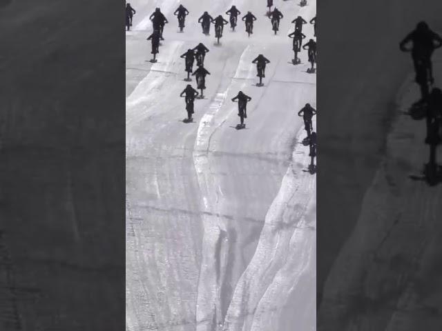 carrera de bicicletas en la nieve