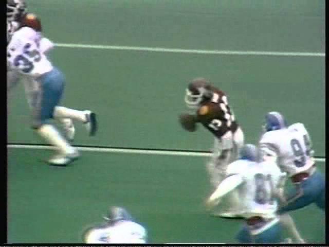 Mississippi State's John Bond scores a TD in the 1981 Hall of Fame Bowl