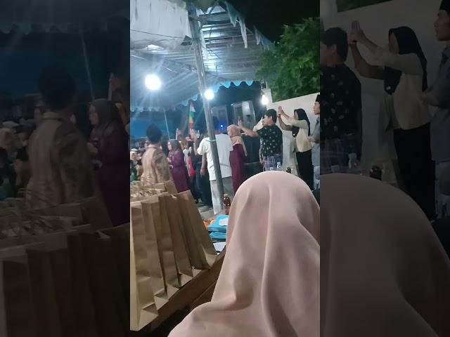 Tari Adat Kreasi Anak Madrasah #shots #lucu #tariqjameel #tariadat #kreasi #kangmiucirebon