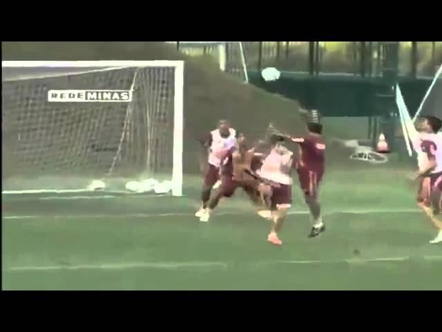 Ronaldinho Amazing Bicycle Goal in Training