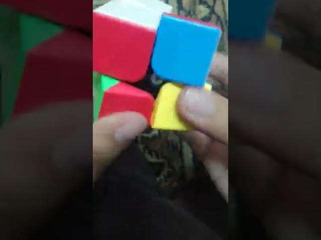 Rubik's cube on beat