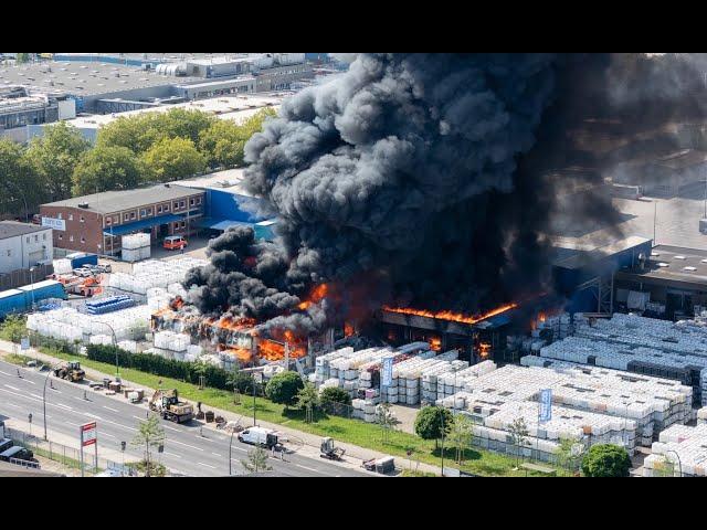 Verletzte bei Großbrand in Hamburg