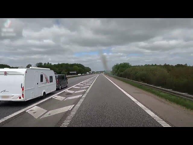 Caravan Crashes Into Truck While Trying to Overtake it - 1430784