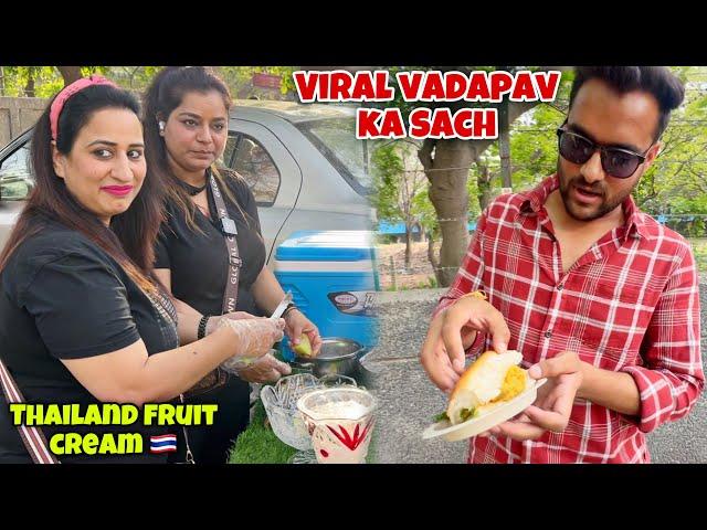 I tried Delhi Viral Vada Pav with Thailand Girls 