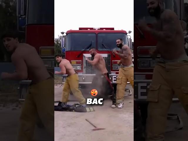 Пожарники отказались тушить дом 