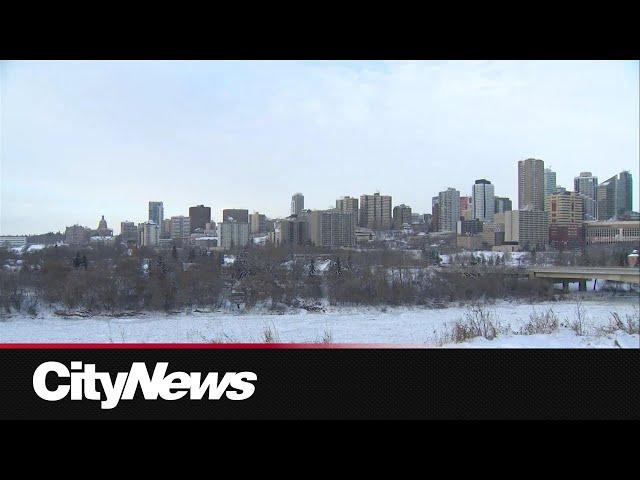 Edmonton records 21 cm of snow in November 2024 after having none in November 2023