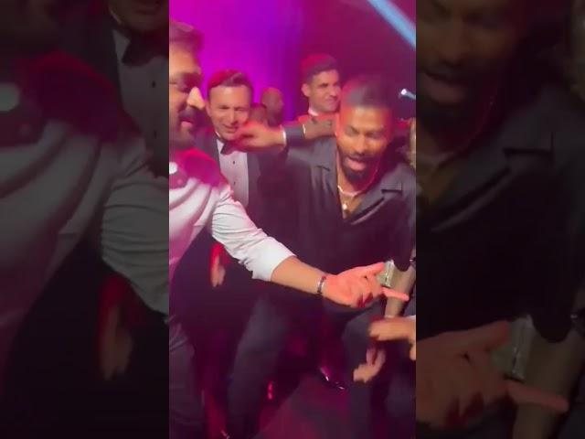 MS Dhoni & Hardik Pandya's CRAZY dance #shorts #msdhoni #hardikpandya