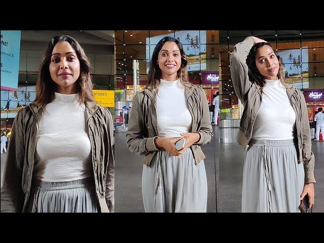 Anupriya Goenka Spotted At Airport || #AnupriyaGoenka || Bollywood Mastiz