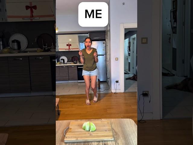ME vs MOM / Slice the onion  #shorts #lifehack #onion