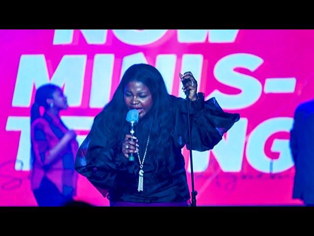 WATCH THIS !!! SUNMISOLA AGBEBI POWERFUL INTIMATE WORSHIP EXPERIENCE 