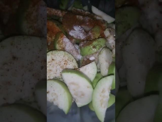 Unique Guava Fruit Mix amrud masala chaat   Pakistan Indian Street Food #shorts #amrudchaat #pyara