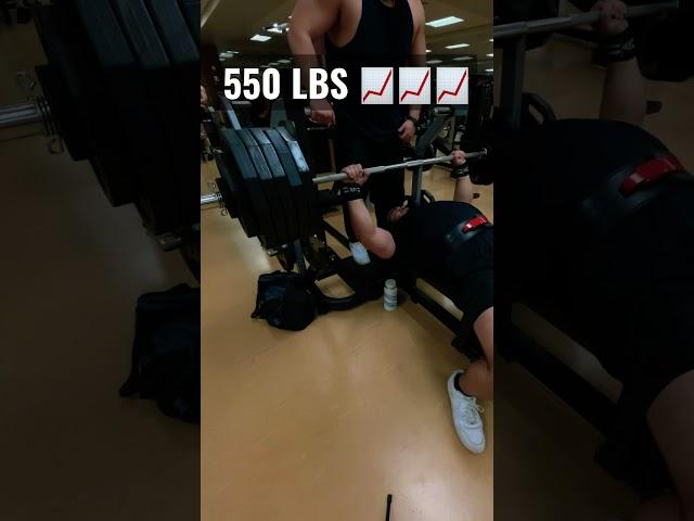 PR after PR! 550 LBS at university gym #fitness #gym #motivation #pr #benchpress #powerlifting