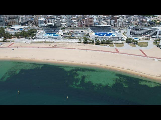 新水族館オープンの須磨海岸、プールの青くっきり　空からの光景一変＜MARUDORI＞