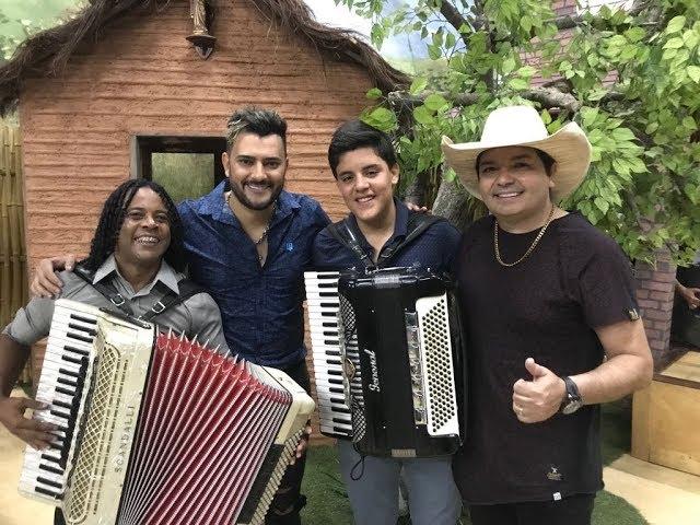 Terra da Padroeira  Confira momento especial com Meninos De Goias  o sanfoneiro Keverson