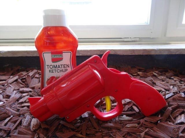 "HELLBOY KETCHUP REVOLVER" -RED LOVES IT !!!