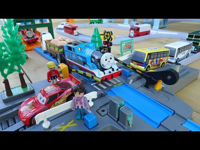 Plarail Big BridgePlay with Thomas and minicars on the station and crossing course