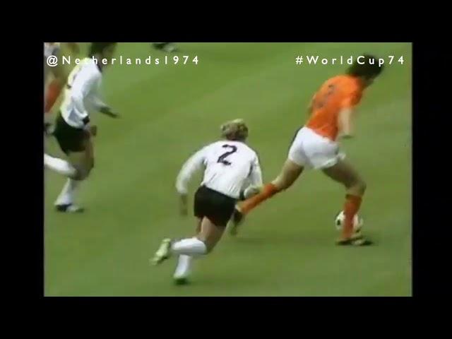 Johan Cruyff wrongfoots Beckenbauer, Rep misses in final #WorldCup74