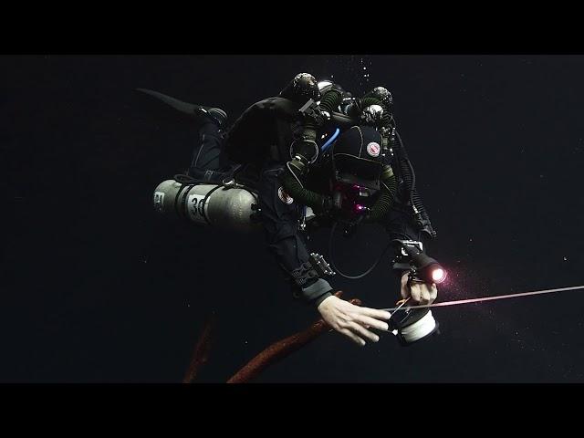 CCR Cave Diver skills - laying line