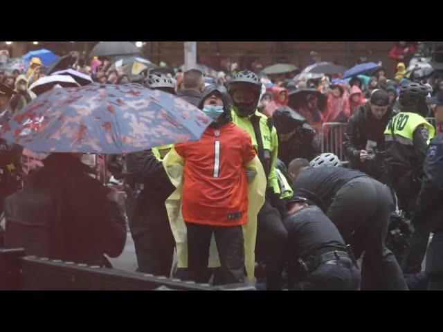 Macy's Thanksgiving Parade DISRUPTED by Pro-Palestine Protesters in NYC