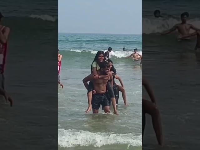 Couple Sea Bathing #ranjanjourney#shorts #beach#seabath #youtubeshorts#openbath #couple#love#viral