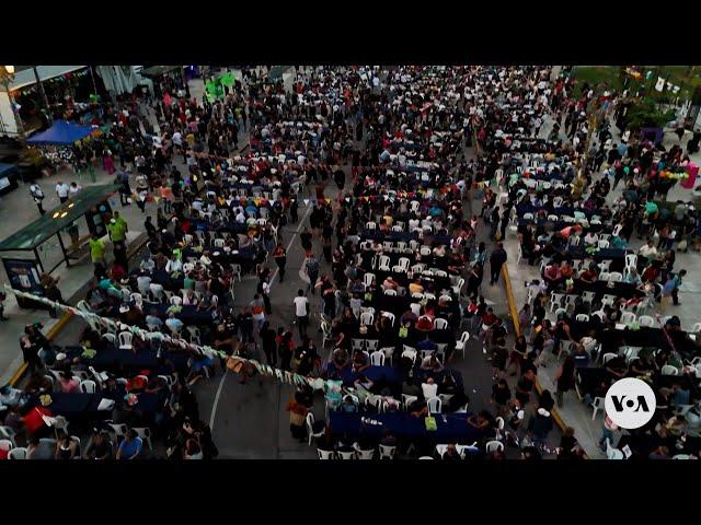 Thousands gather at Christmas dinner for homeless Argentinians | VOA News